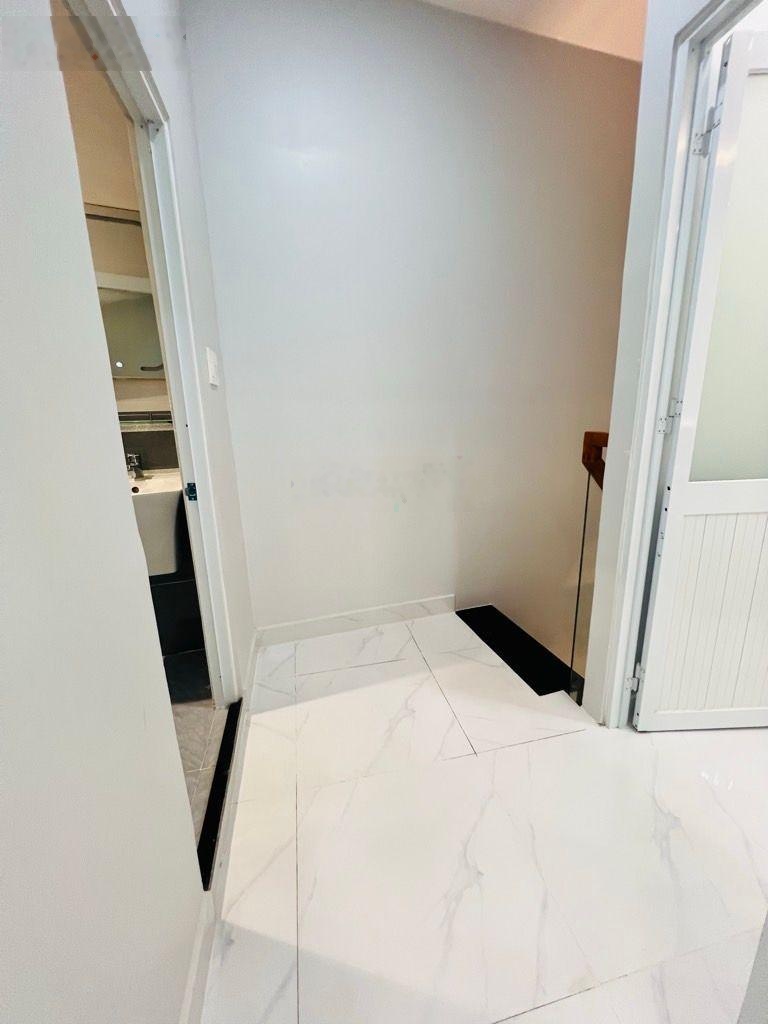 Bán căn góc nhà ngang 4m- sd 50m2 - sát hxh huỳnh tấn phát kcx tân thuận - chỉ 3.7 tỷ