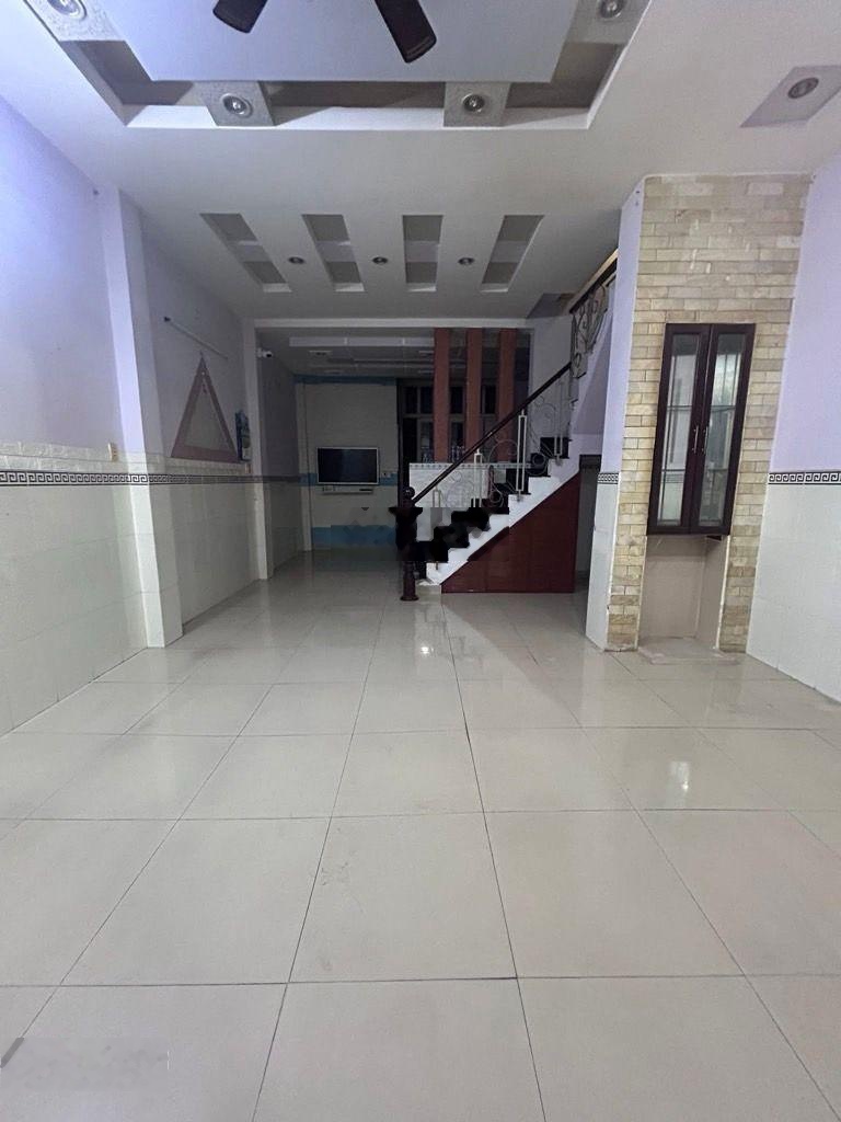 Bán đất tặng nhà 1 sẹc Phan Huy Ích , sát Emart , 5.1x15m , HXH , nhỉnh 6 tỷ