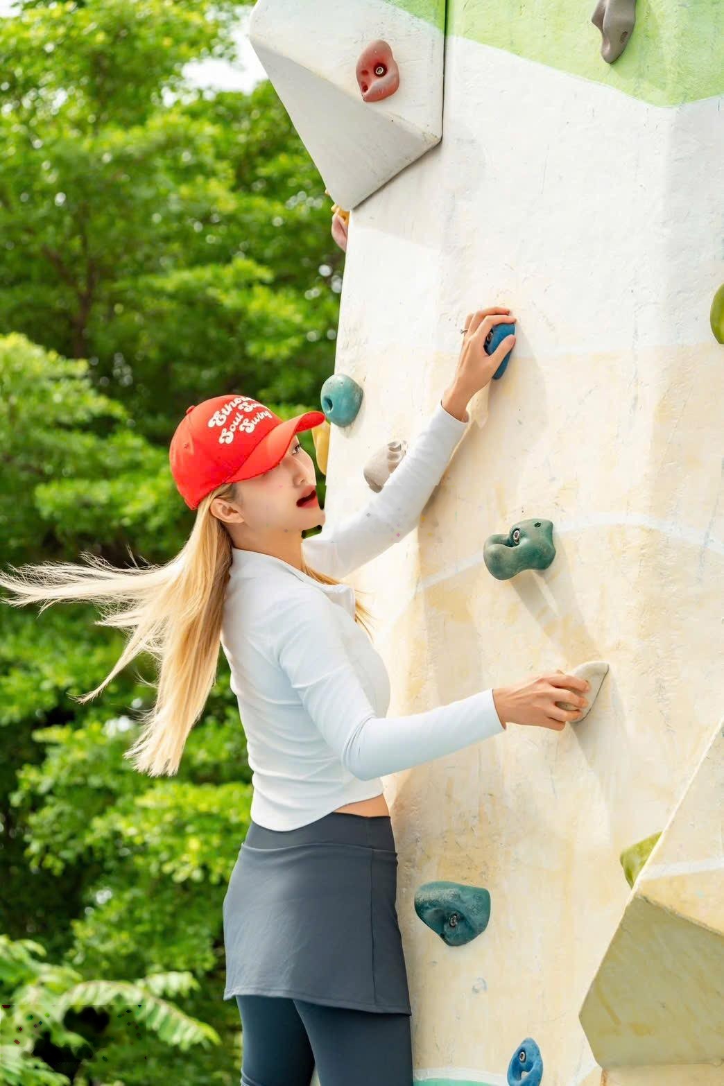 Căn góc 2 mặt tiền giá duy nhất mang tính thương mại cao, đối diện Trung Tâm Thương Mại & Mặt tiền