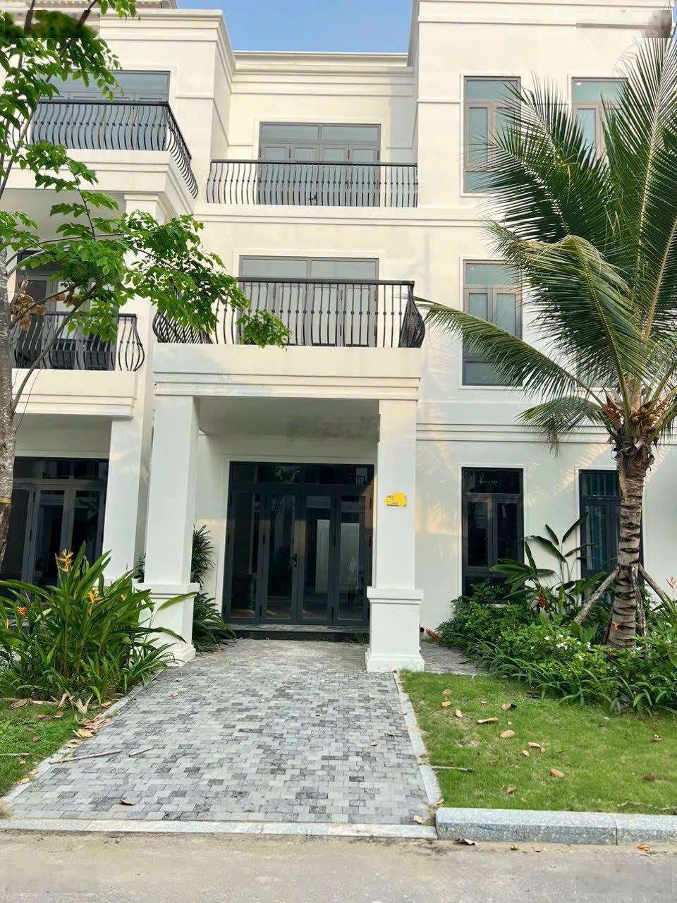 Bán gấp biệt thự đẹp tại West Lakes Golf & Villas - 2,7tỷ, 84m2, 4 pn, 3 wc