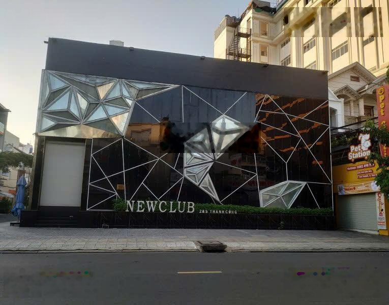 Cho thuê MBKD ĐƯỜNG QUANG TRUNG 13x22m hoặc 16x30m trống suốt cấp 4 đẹp vào kinh doanh ngay