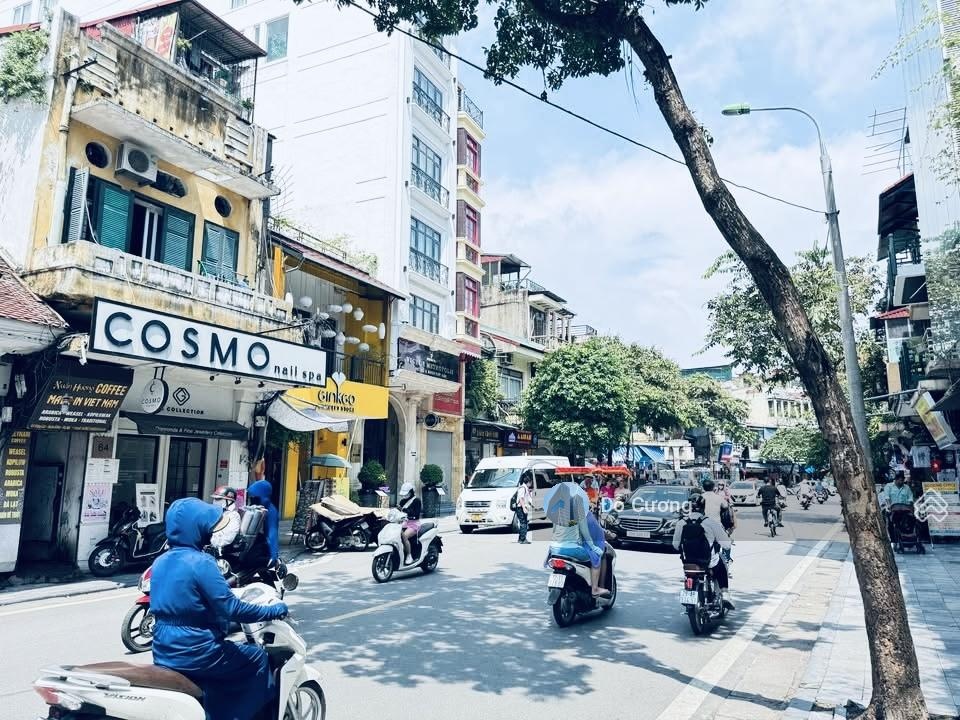 Hot - Cần bán gấp nhà mặt phố Hàng Gai - gần Hồ Gươm, gần quảng trường - 220m2 x 8T, trong đó 1 hầm