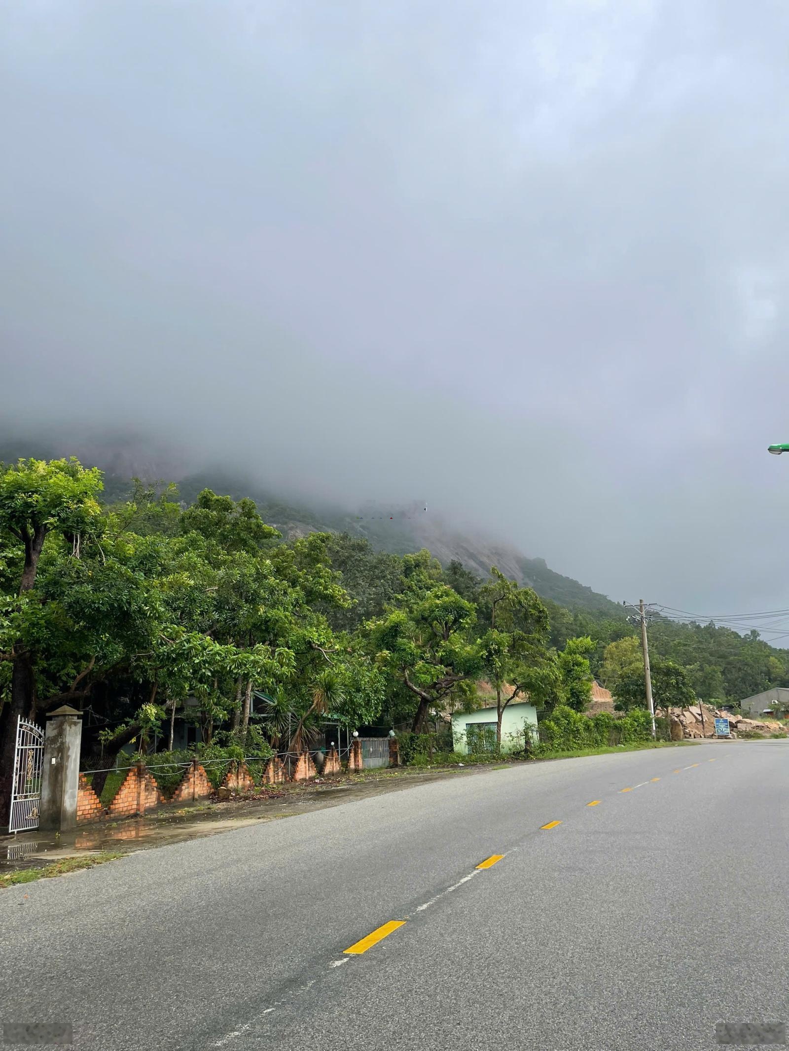 Bán gấp lô đất ngợp mặt tiền DT702 Cam Lập, Cam Ranh giá 1ty300