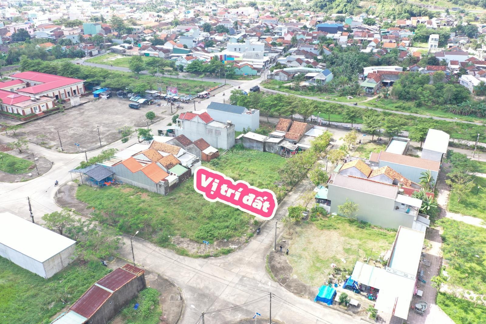 Đất thổ full, vị trí gần biển. Đường rộng, tiện ích nội khu đầy đủ