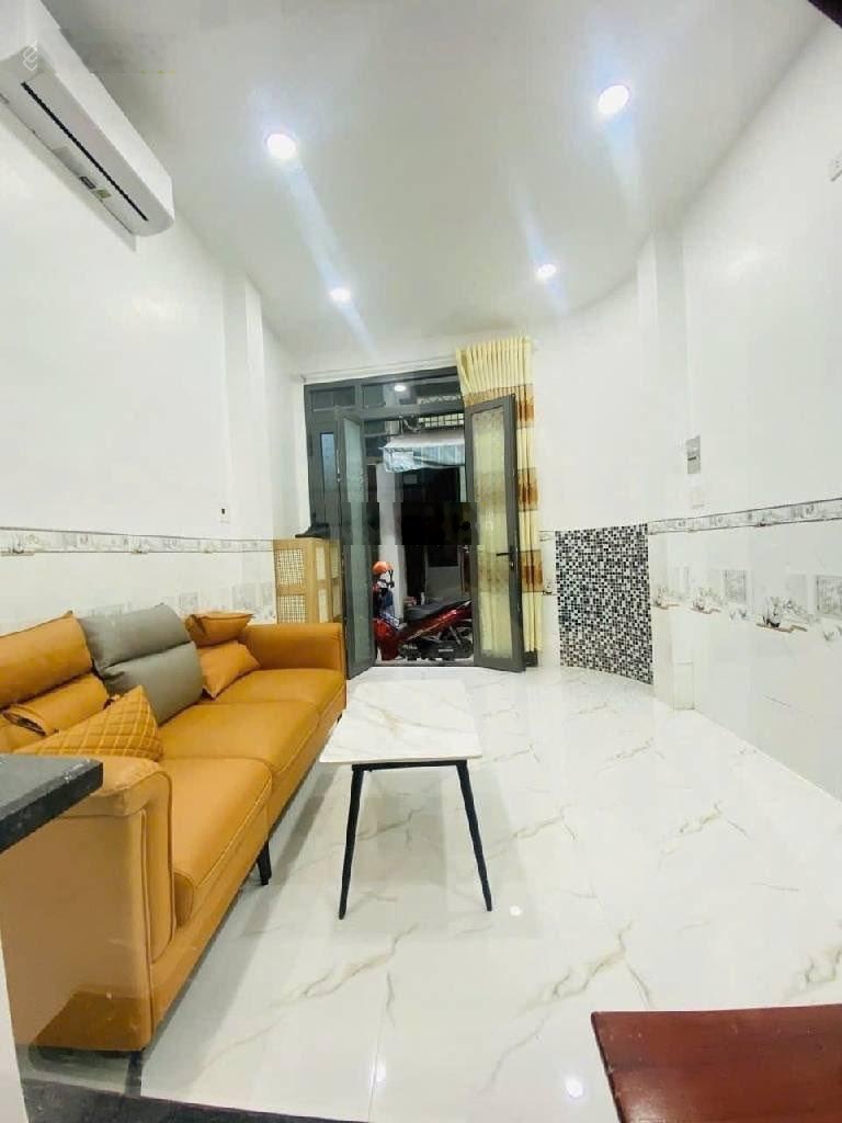 Nhà 4 tầng, trung tâm Q.10, Lý Thái Tổ, DT (3.5 x 9m), nhỉnh 5 tỷ hơn xíu. Hẻm thông tứ tung