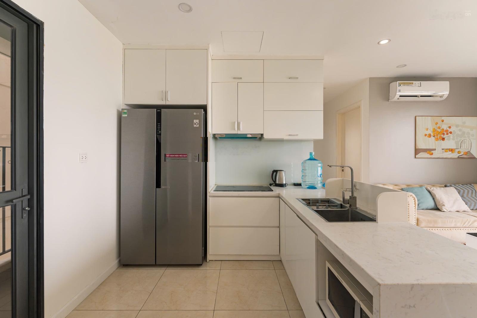 Cho thuê căn hộ D'Capitale 3PN, 2WC, 90m2, Full đồ vào ở luôn, có slot oto, 27 triệu VND.