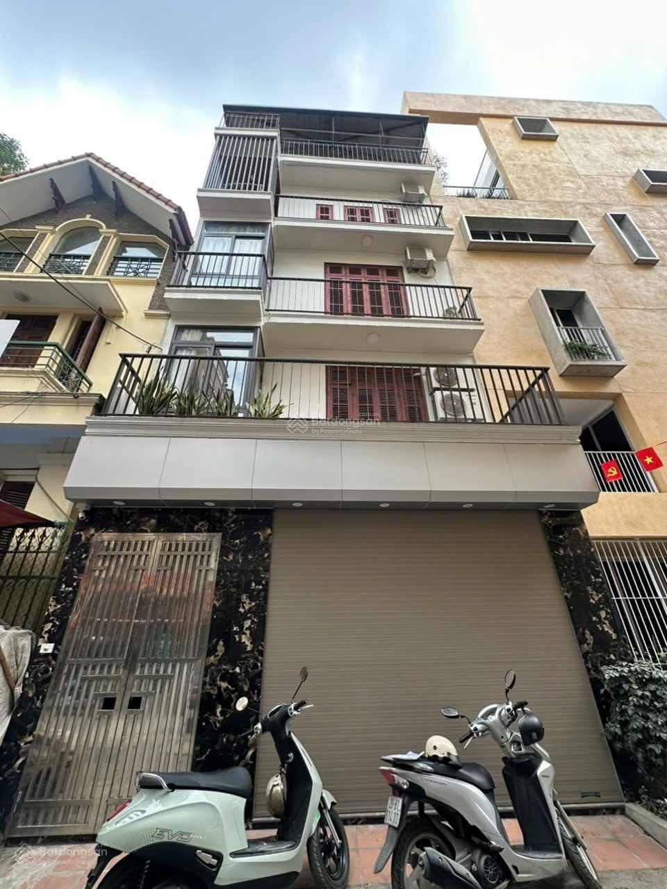 Bán nhà phố Lạc Long Quân, 74m2, 5 tầng thang máy , mặt tiền hơn 6m, chủ để lại toàn bộ nội thật