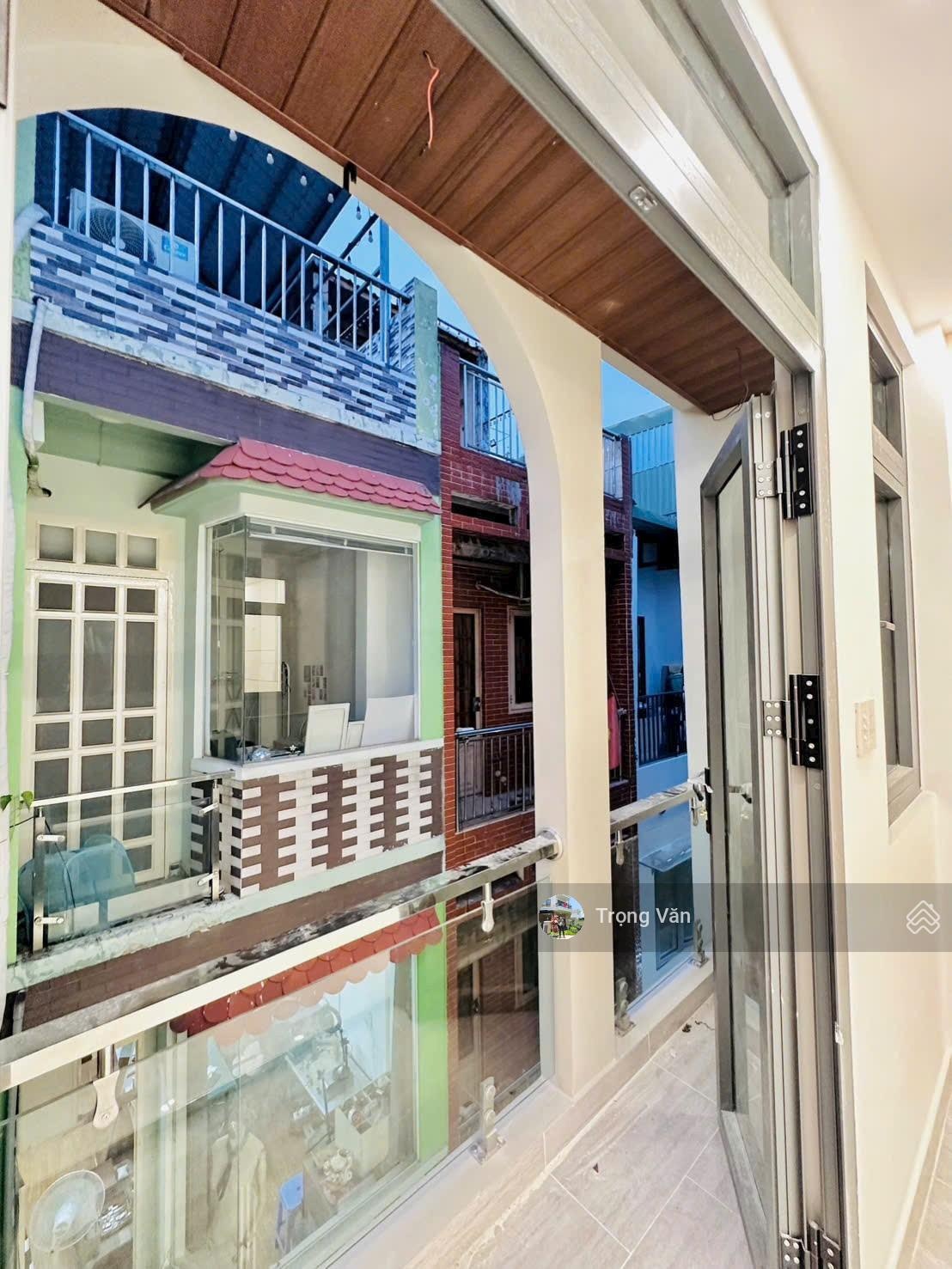 Khu phân lô hẻm 4m ngay Hoàng Diệu giáp Q1 - nhà mới 4 tầng vuông vức. Chỉ 5,6 tỷ