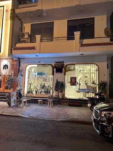 Cho thuê nhà mặt tiền Đường Thái Văn Lung, Quận 1. DT: 11x18m. Trệt lầu. DTSD: 400m2