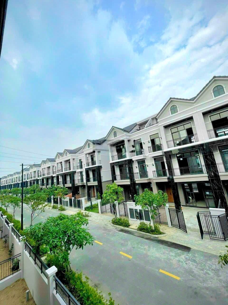 Cần bán căn nhà phố 119m2 Gs Metrocity giá 16.5 tỷ miễn trung gian