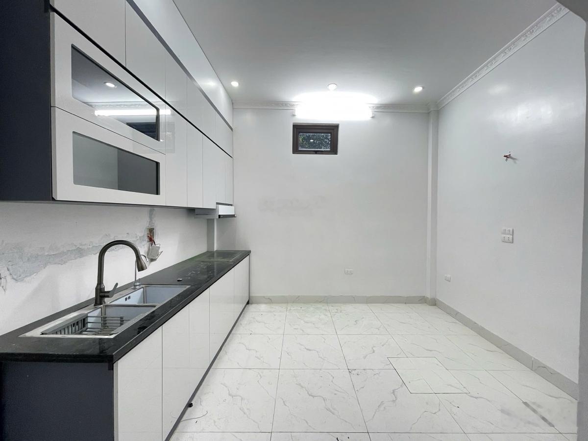 Chính chủ bán nhà Hoàng Mai, ô tô tránh, ngõ 3 gác, 2 thoáng, full nội thất, SĐCC, 45m2