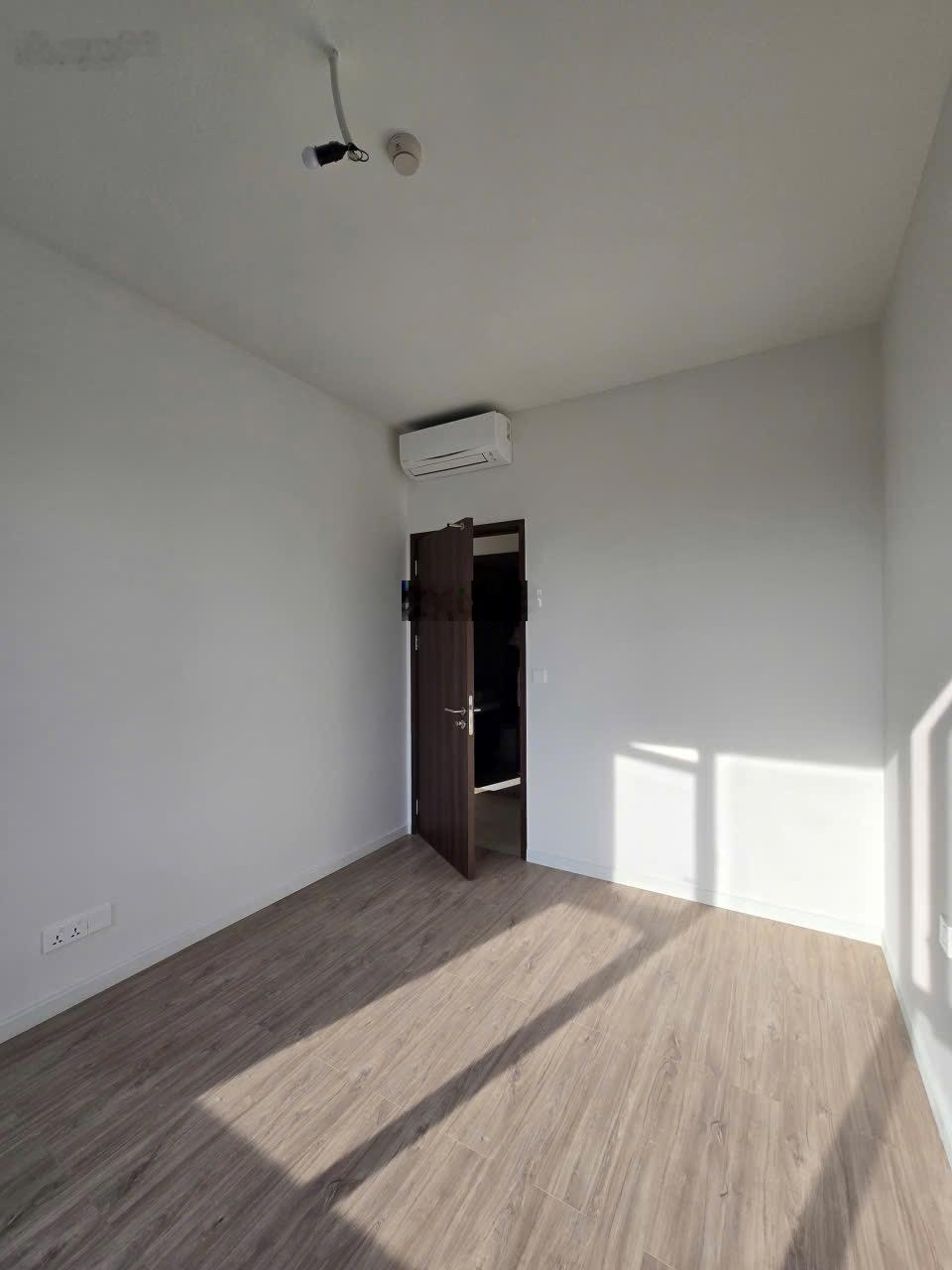 Bán nhanh căn hộ Infiniti 3PN 121m2. Nhà hoàn thiện cơ bản, giá 12tỷ5. Lh: 0909333960 Duyên