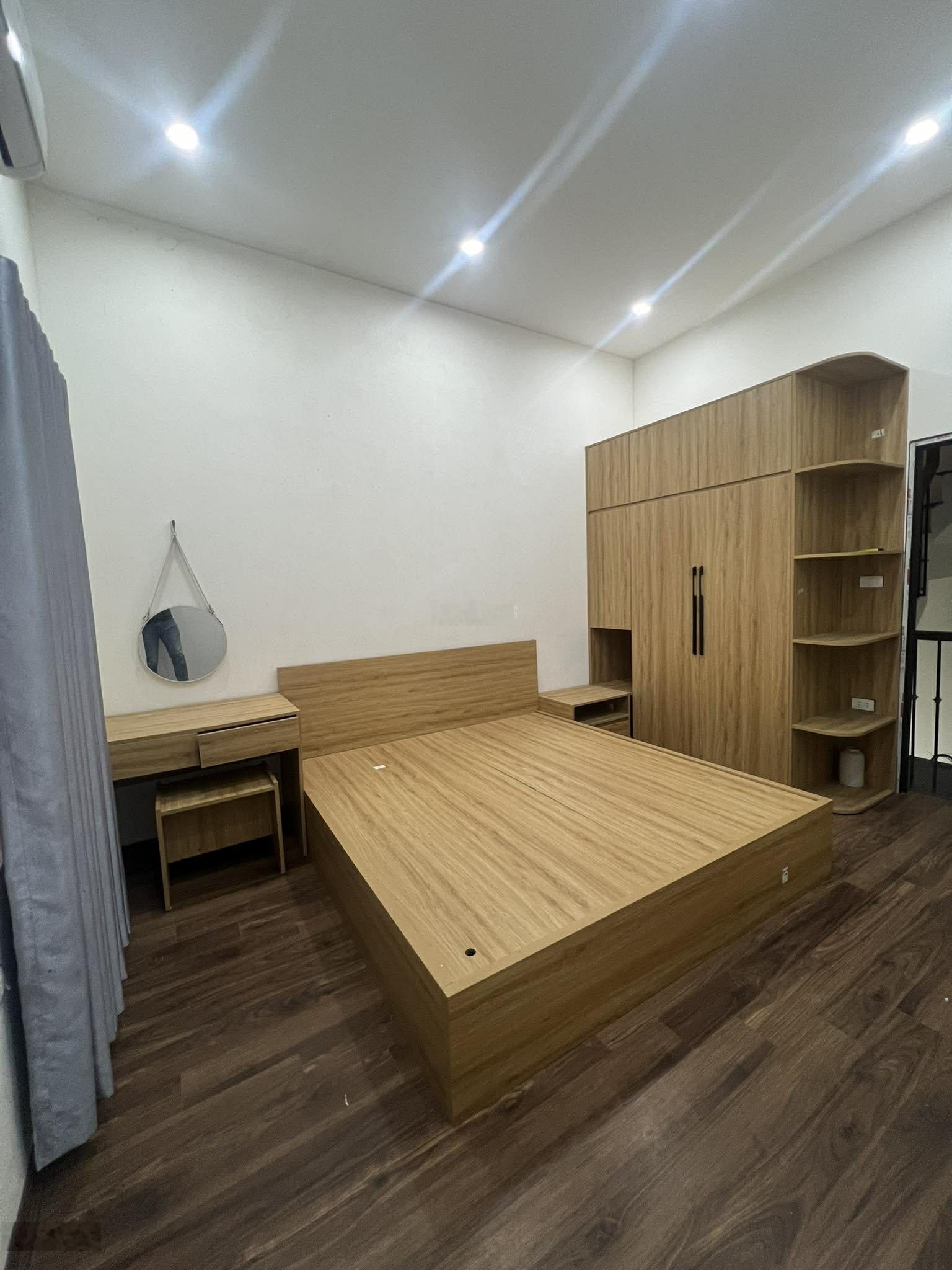 Bán nhà 4 tầng 3pn, gần ĐH Bách Kinh Xây, Căn góc 2 thoáng, ngõ to cách phố 20m, nhỉnh 5 tỷ, sđcc