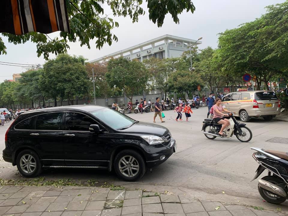 Bán đất tại Long Biên, vị trí ô tô vào đất, ngõ thông, lô góc, 2 mặt tiền, 42m2, đầu tư tốt, giá chào bán 8,5 tỷ