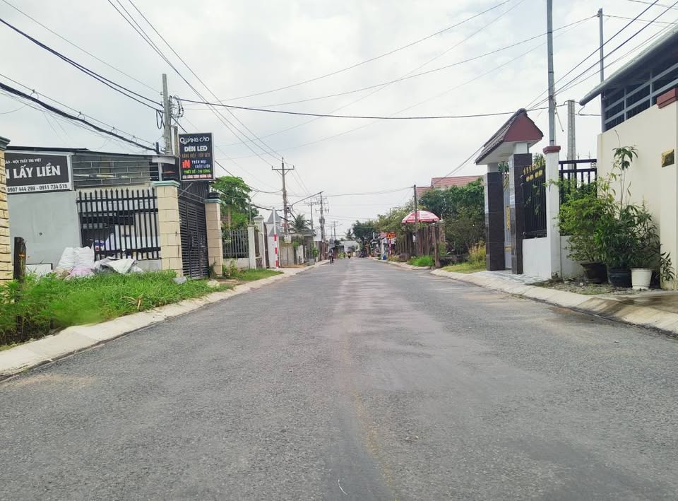 Bán đất mặt tiền Võ Văn Phẩm, thành phố Bến Tre cũ, cách Bùng Binh Mũ tầm 400m, giá 3.4 tỷ