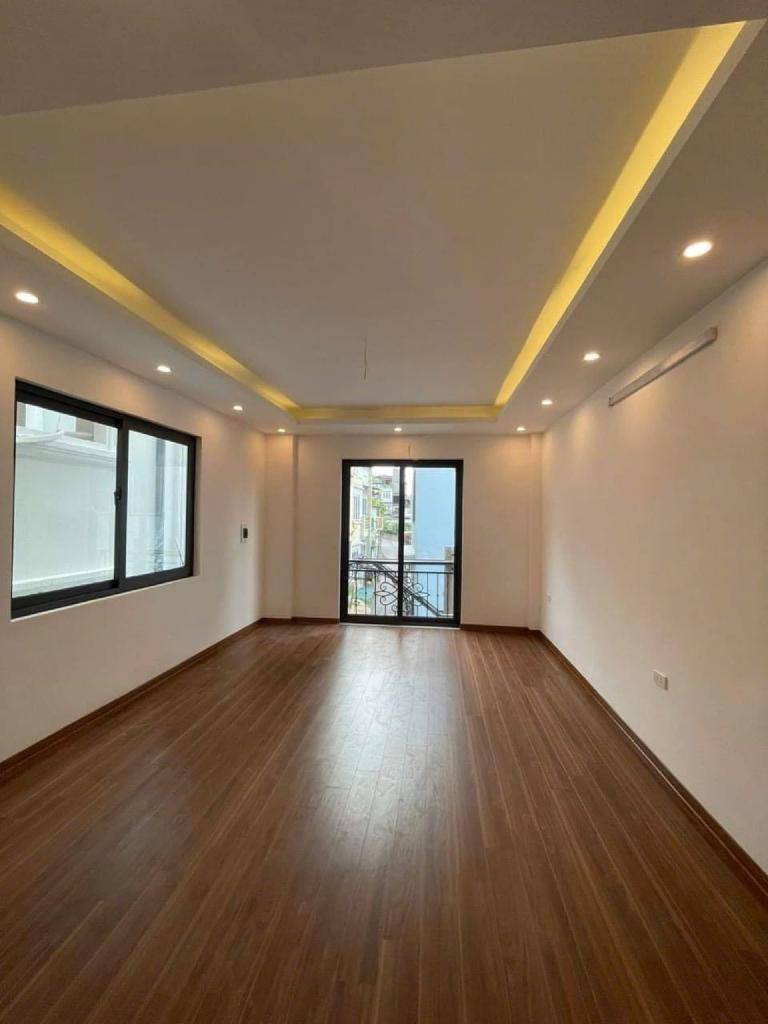 Chỉ 6.8 tỷ có nhà 30m², 3 phòng ngủ khép kín tại Nguyễn Văn Cừ, Ngọc Lâm, trung tâm Long Biên