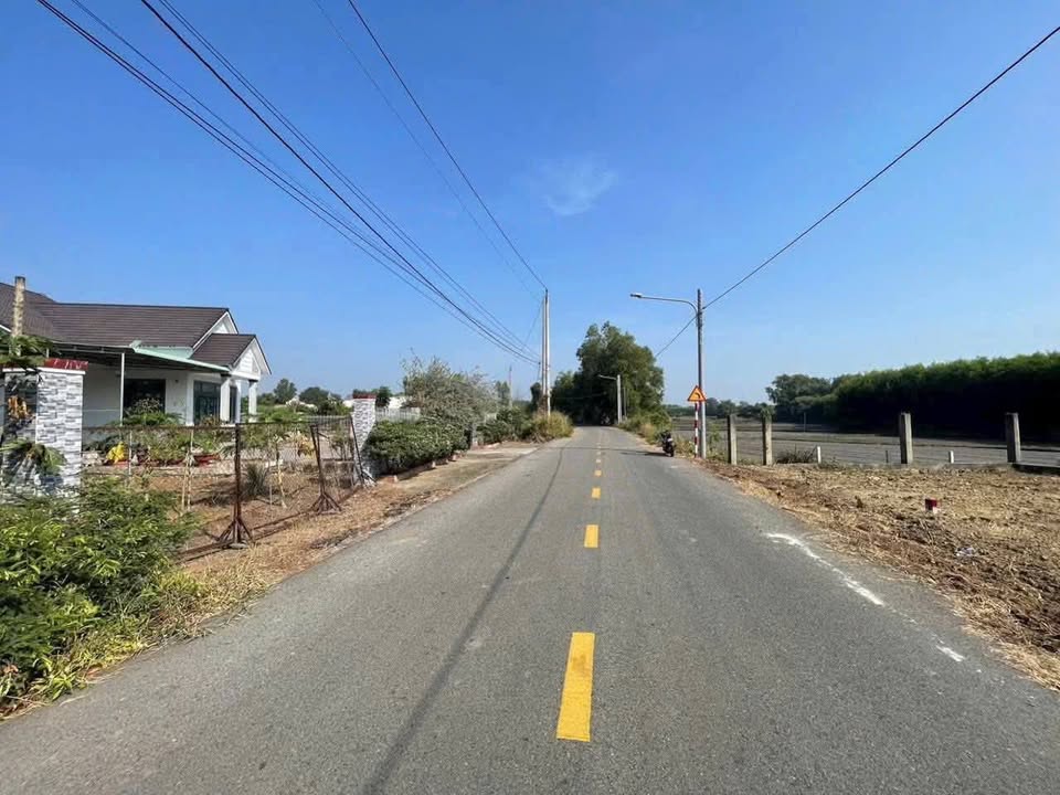 Bán đất mặt tiền đường nhựa liên thôn, gần Quốc lộ 55 thuộc xã Đất Đỏ, giá 580 triệu