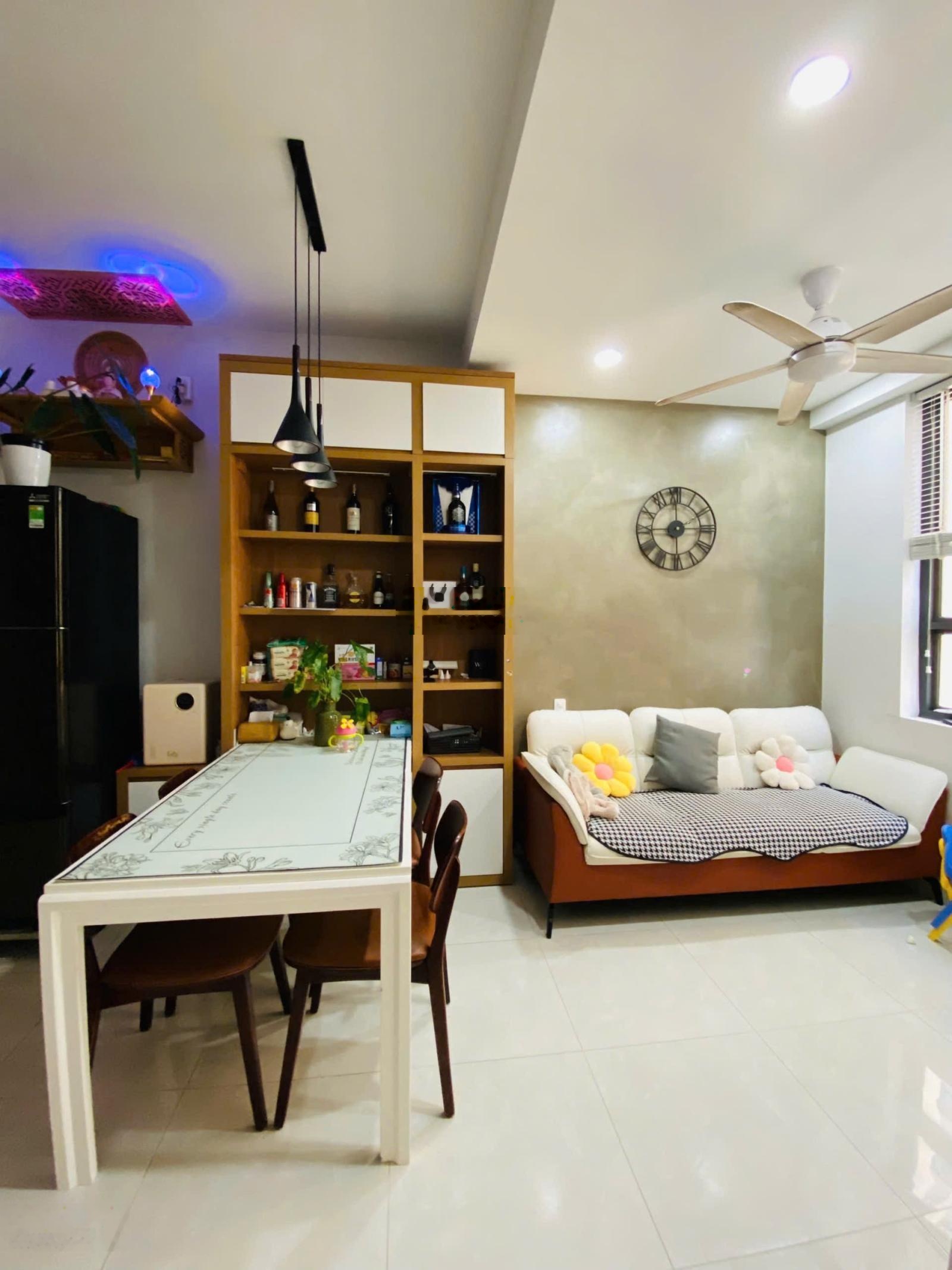 Cho thuê căn 2pn full nội thất Saigon intela