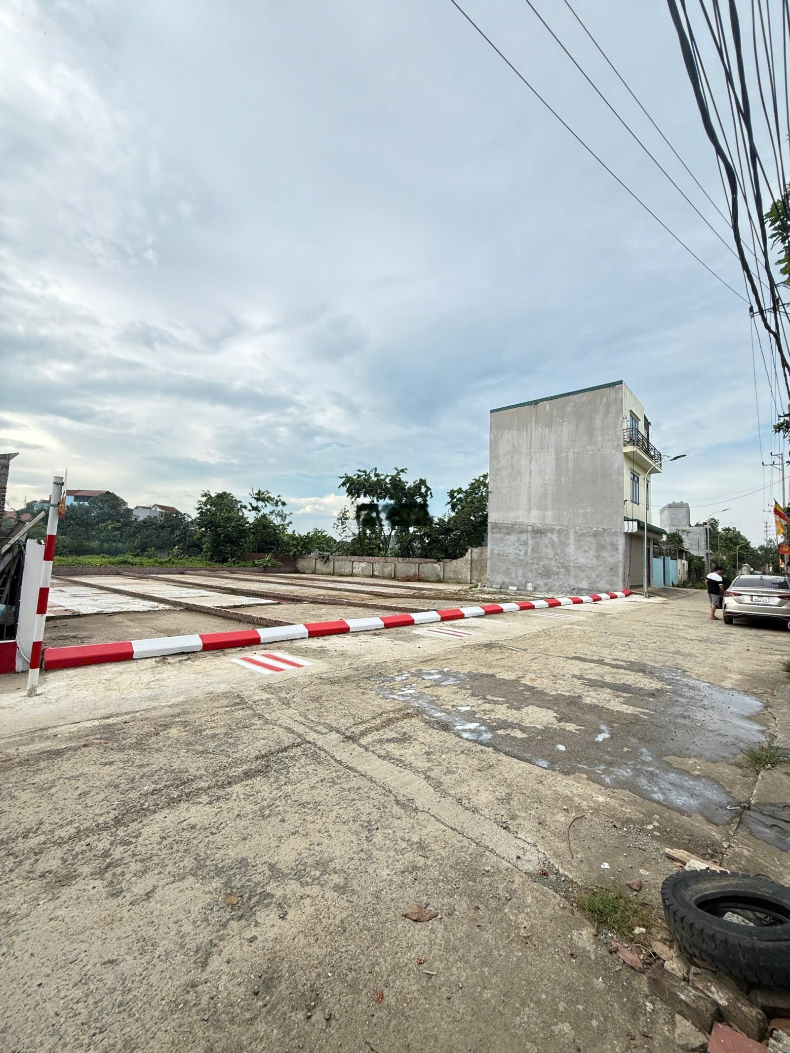 Siêu phẩm phân lô thuộc làn 2 Quốc lộ 21 vị trí đẹp gần trường học sân bóng thích hợp cho ac đầu tư