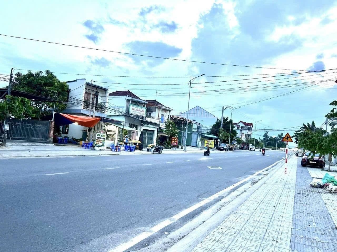 Hiếm! Mặt tiền Tỉnh Lộ 2, chỉ 1 tỷ 800 triệu thổ cư 100% sổ đỏ sẵn đường mở rộng 30m