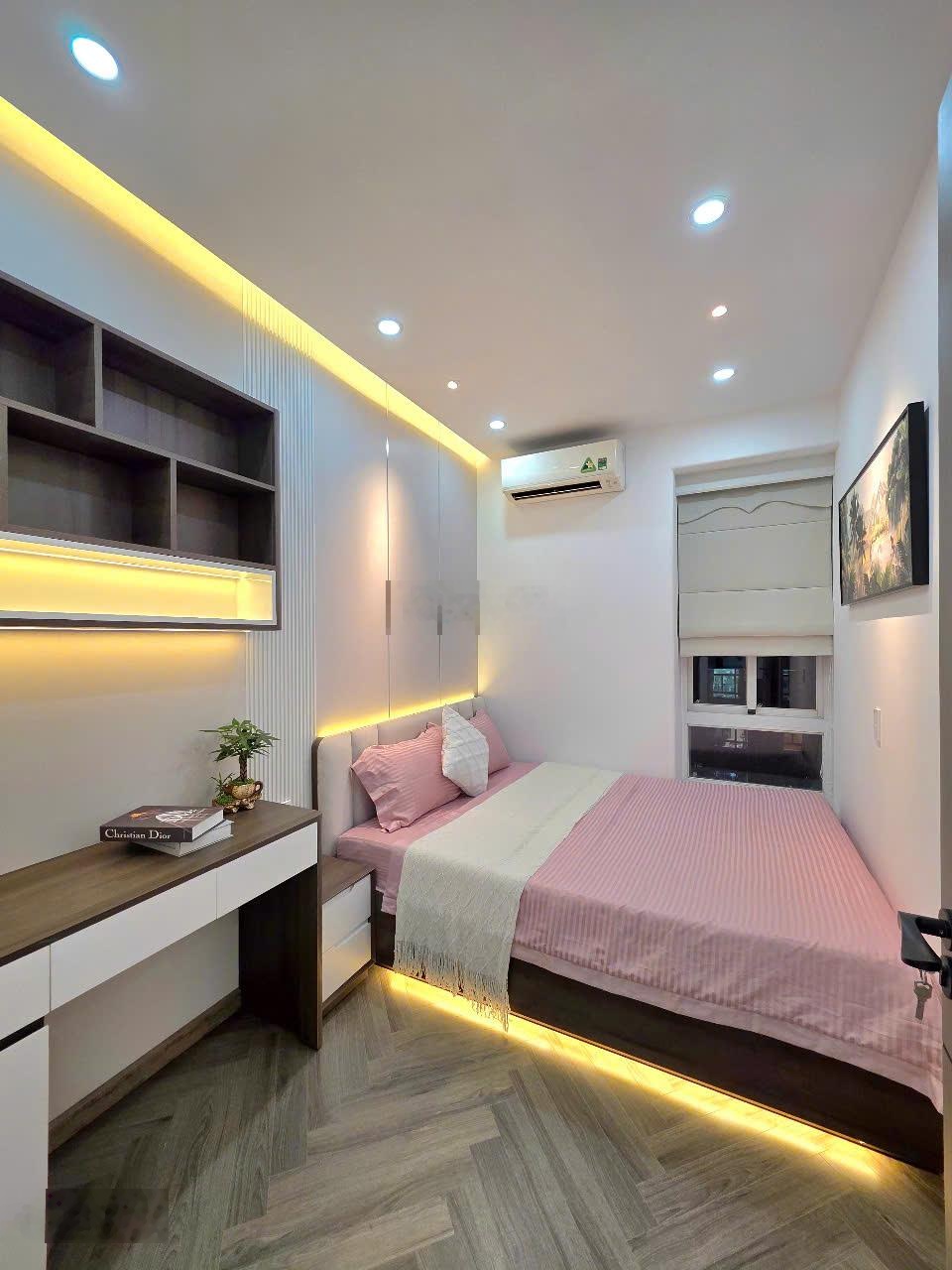 Cần bán căn hộ Sky 3 nhà đẹp, giá bán 6tỷ580 chất lượng mới 100%, có hợp đồng thuê 28tr/tháng!