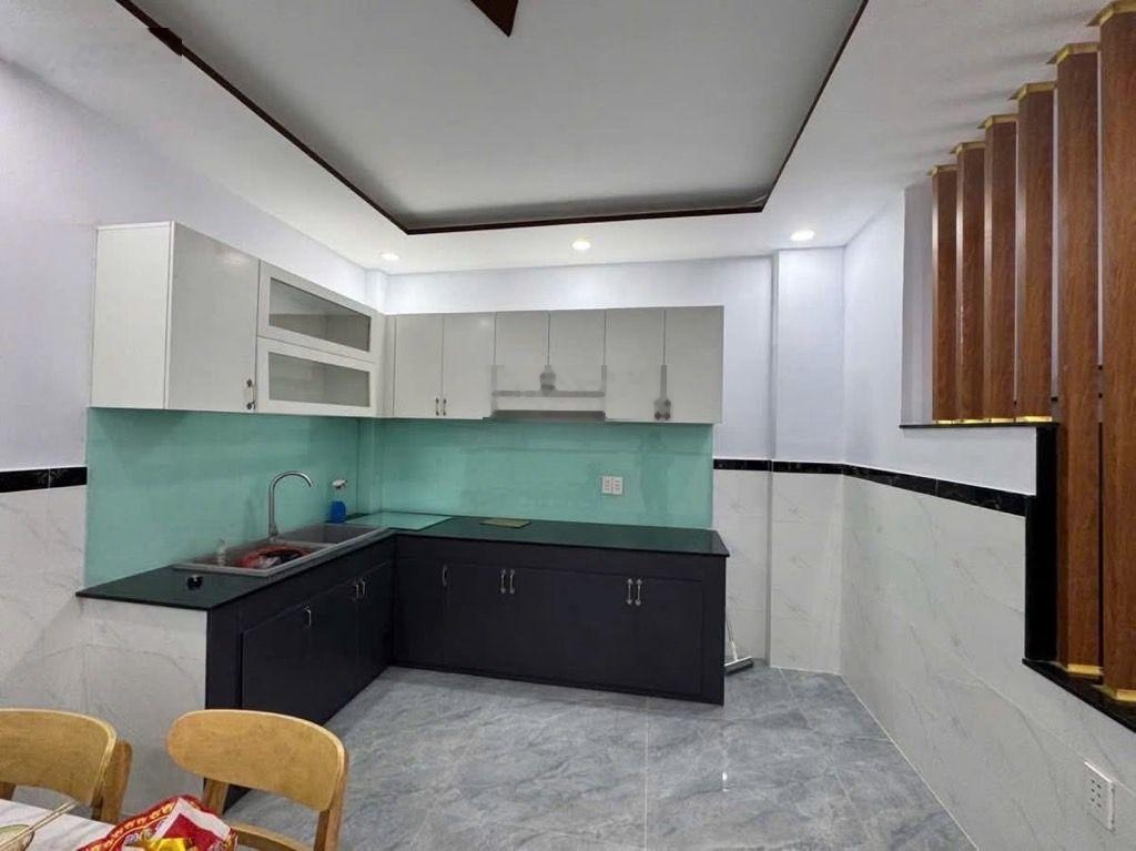 Đường ôtô vào nhà Bưng Ông Thoàn Quận 9; nhà 2 tầng đẹp ở ngay (5x20m); 4PN chỉ 7tỷ3