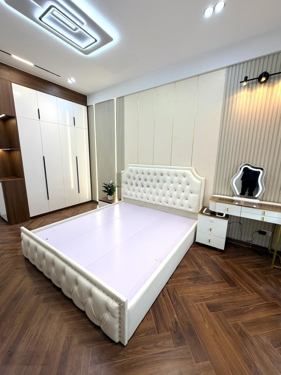 Bán căn hộ chung cư 43-45 Đốc Ngữ, tầng cao view thoáng, sử dụng 98m, 3 ngủ 2wc full NT hiện đại