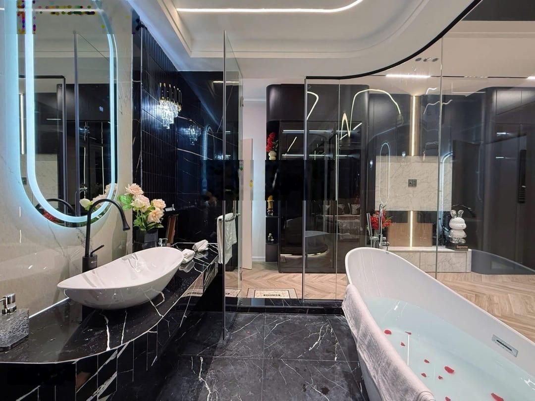 1 căn duy nhất NGỘP BANK 7T 10PN doanh thu 150tr/T MP Trần Hưng Đạo rộng 20m sát SôngHàn 110m2 MT5m