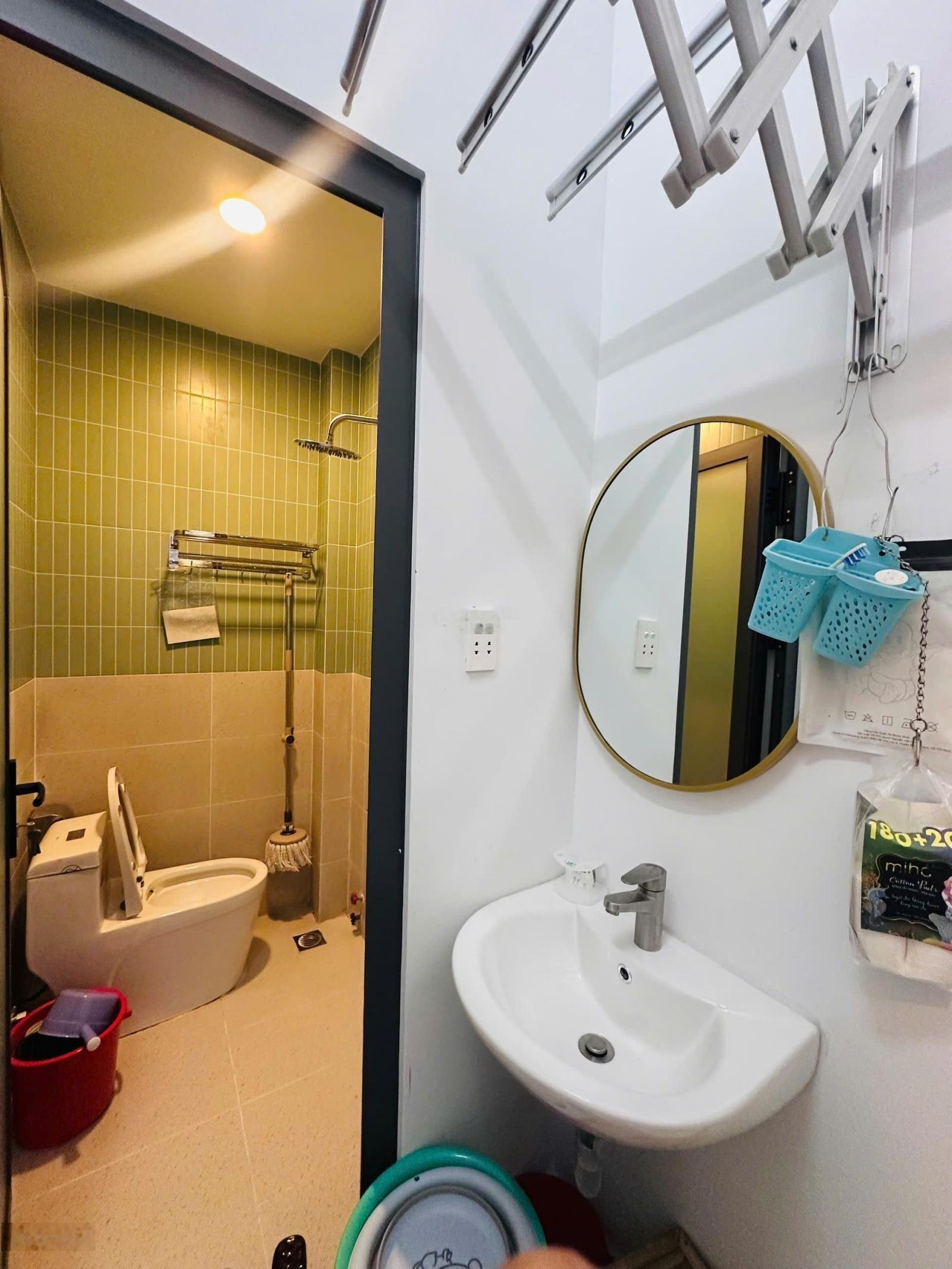 Bán Đất _ Tặng Căn Nhà Cấp 4 _52m2 _ 2PN _ HXH _ Ngay Đỗ Xuân Hợp _ Nhà Còn Mới _ Nhỉnh 5 Tỷ