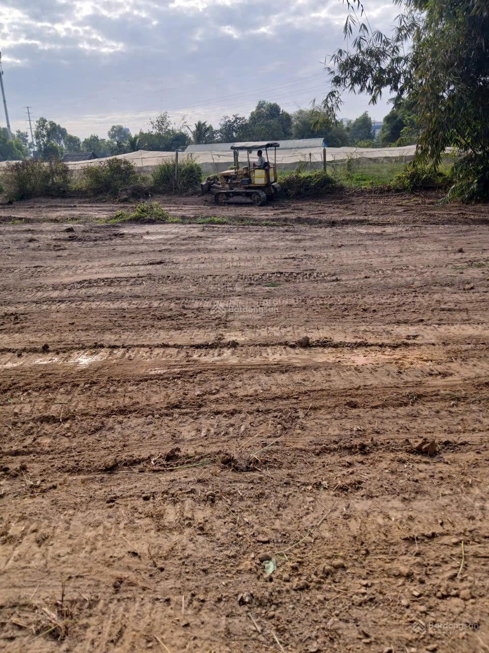 Cho thuê 7000m vuông đất có 3000m thổ cư phù hợp kho bãi, sân tập lái xe.