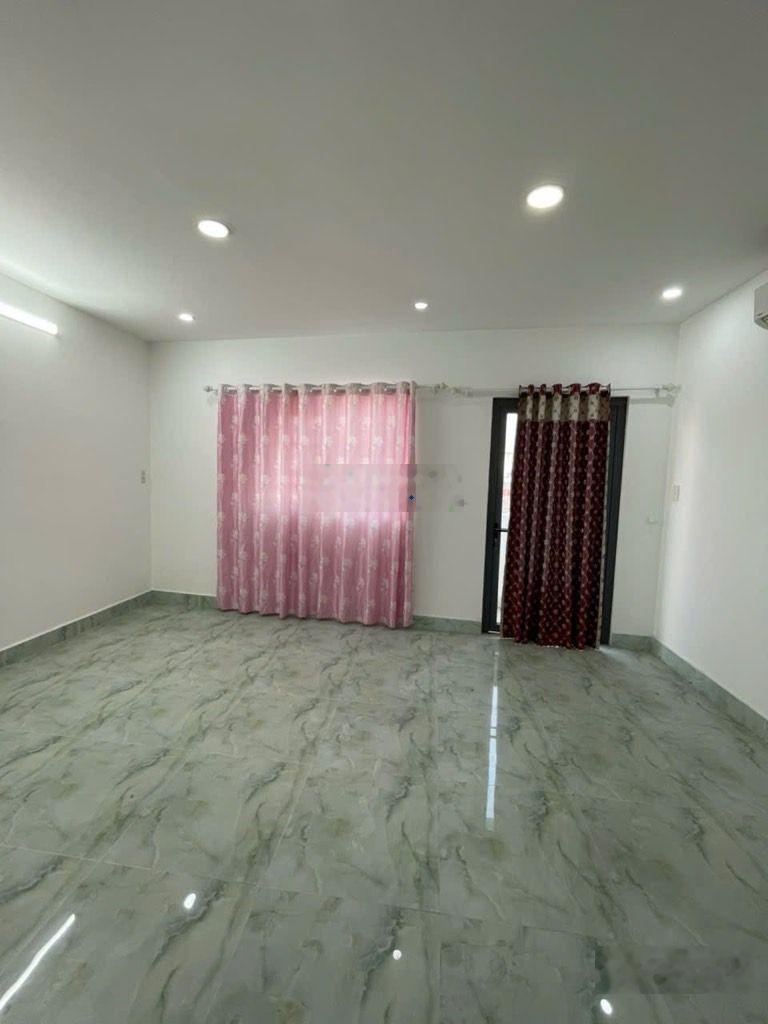 Nhà 4 tầng - 52m2 -hẻm 7m thông - cách 3 căn ra mặt tiền võ văn kiệt - 50m đến trường thcs btân