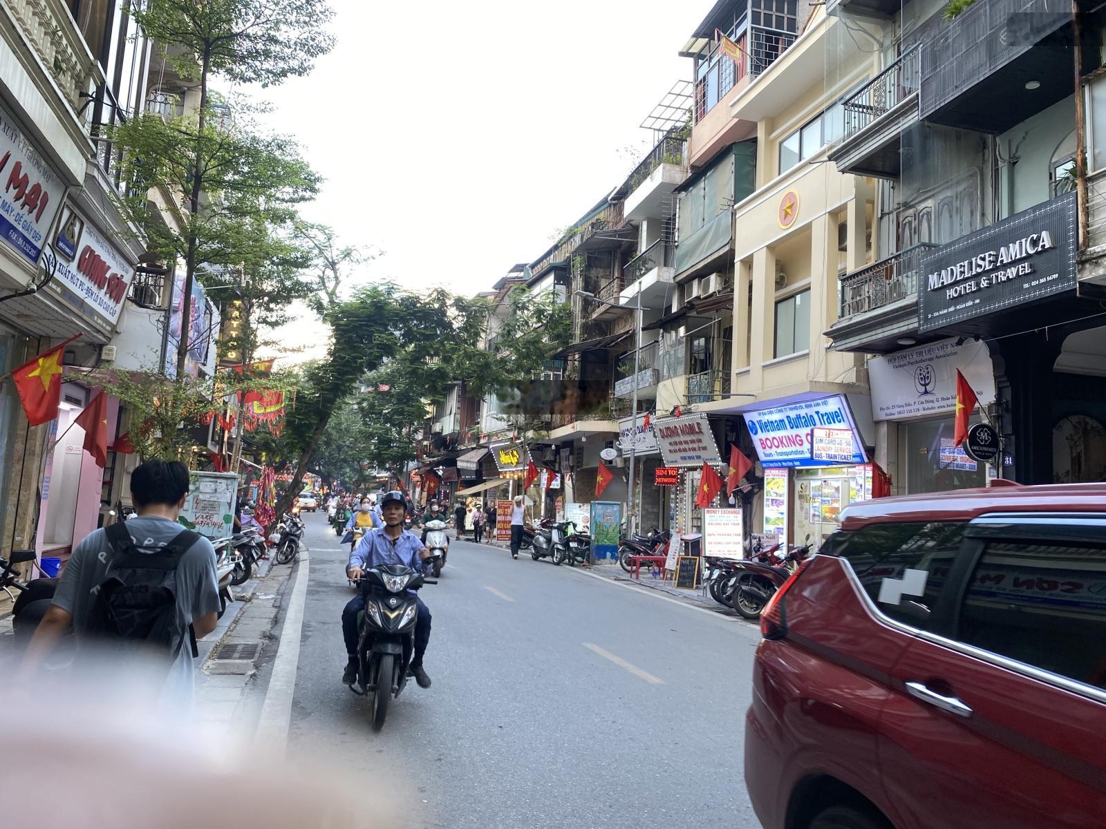 Tt ba đình- nhà cực đẹp- mặt phố đội cấn-kinh doanh-lô góc- vỉa hè 4m- nở hậu-thông số vàng.