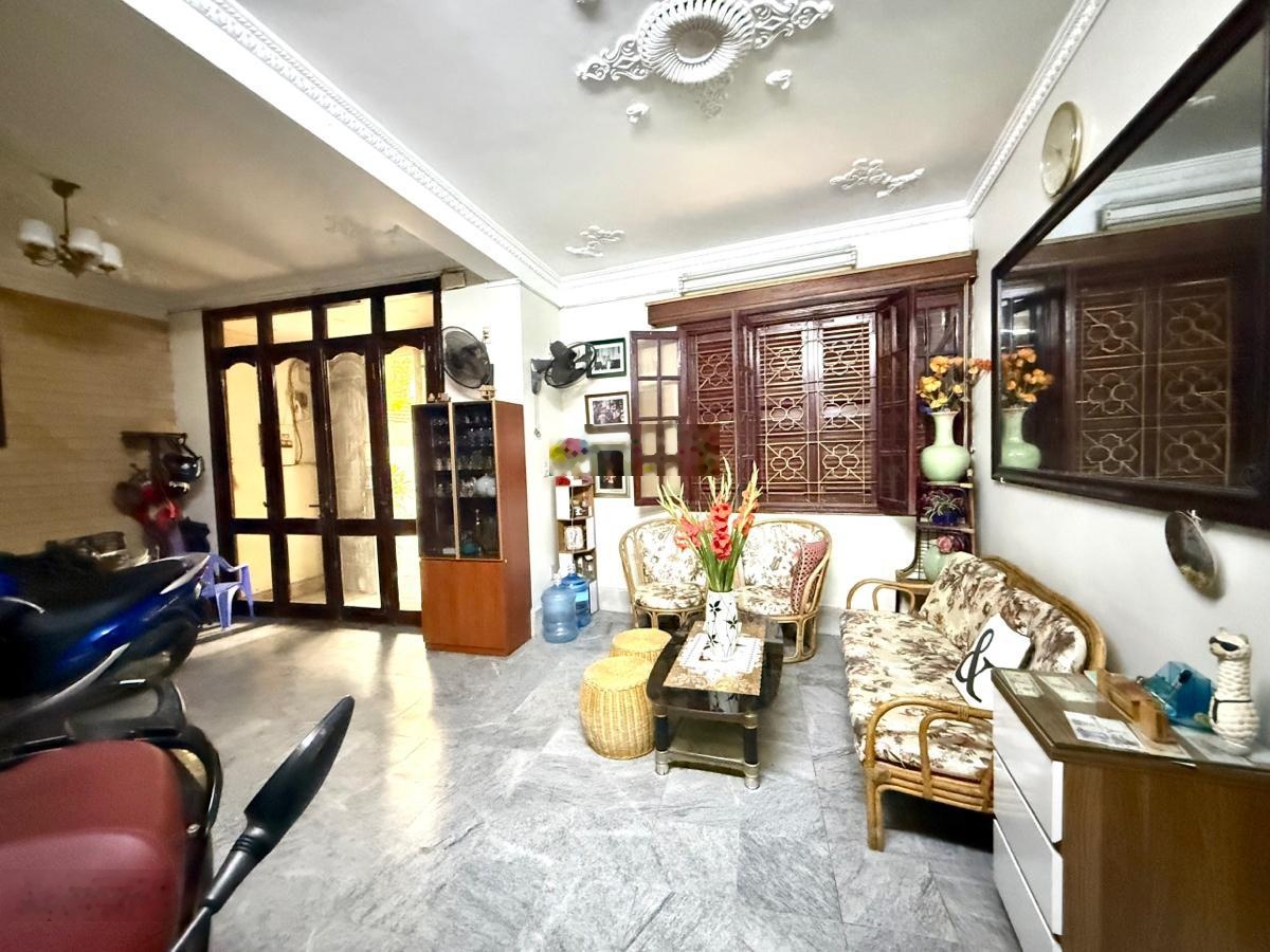 Cực hiếm! Bán nhà 2 MP ở Trần Hưng Đạo 110m2 x 4 tầng sân vườn rộng thênh thang