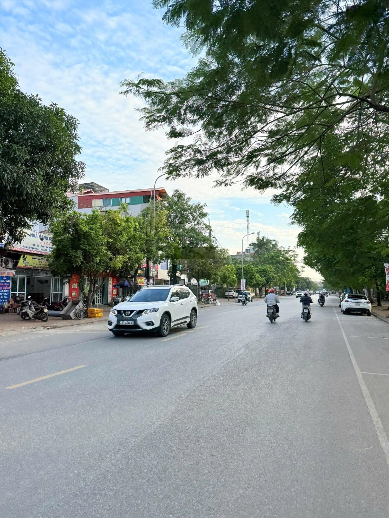 Cần bán nhà 230m2 mặt phố tân thụy, kinh doanh sapa, tòa nhà văn phòng, phòng khám, đều thuận tiện