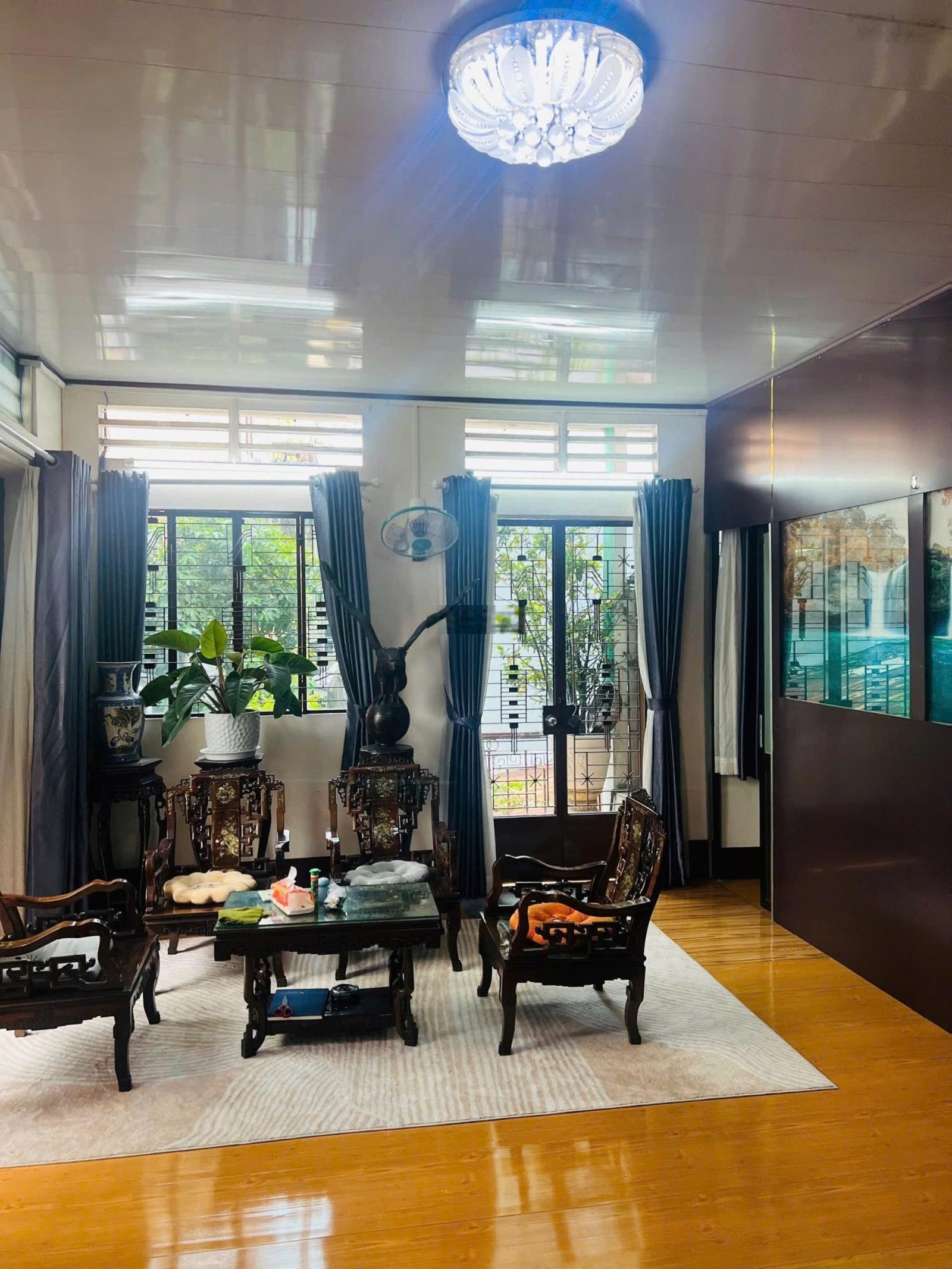 Góc, Hẻm Lê Hồng Phong,Ngang 7,2m,Được xây 4Tầng,gần phố ẩm thực