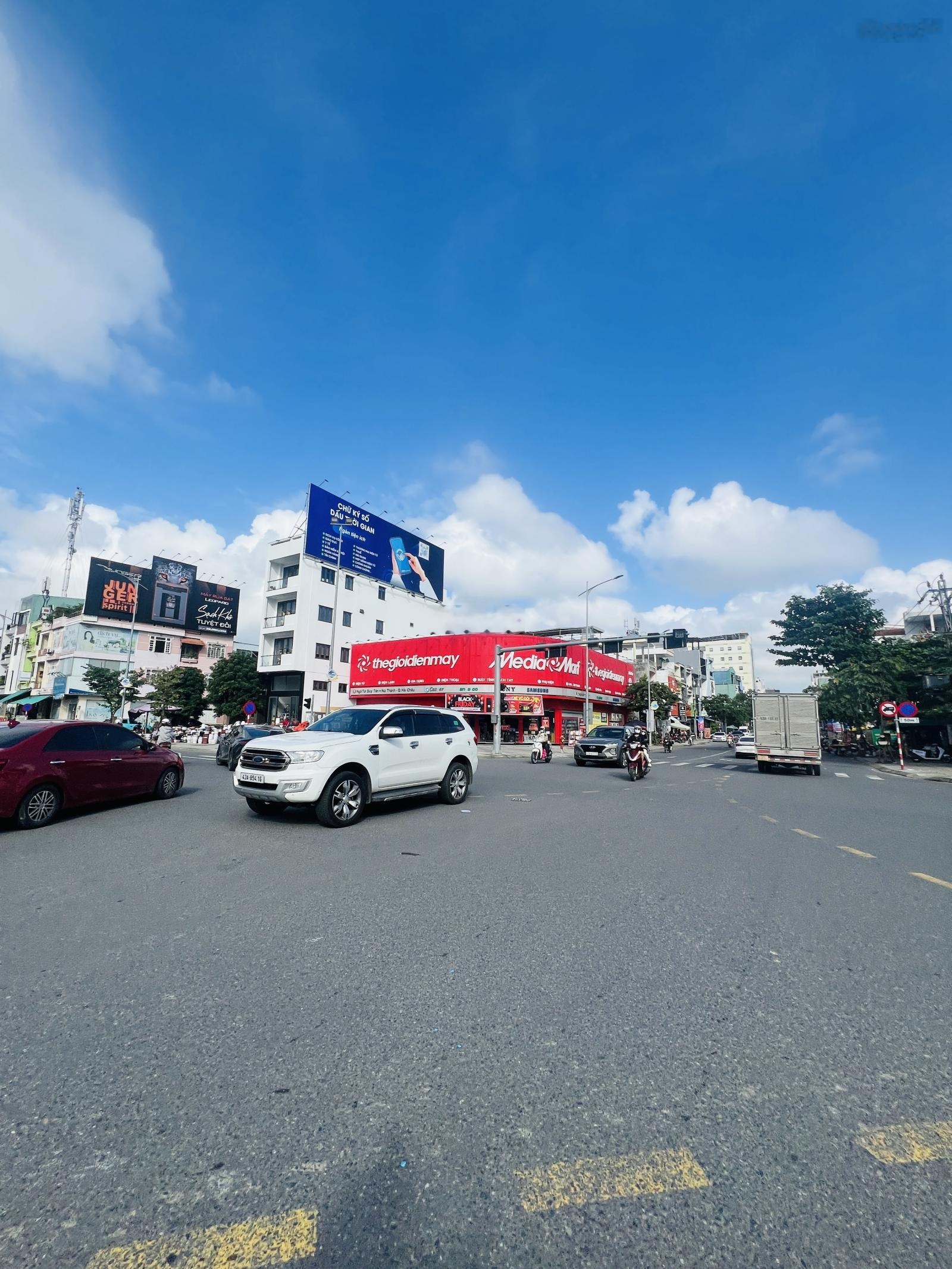 Cho thuê mặt bằng góc núi thành, duy tân hải châu, sát cầu rồng