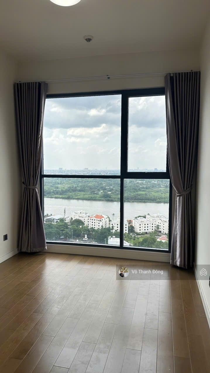 Cho thuê 3 phòng ngủ Q2 Thảo Điền nội thất cơ bản, tầng cao view sông, giá chỉ 45 triệu/tháng