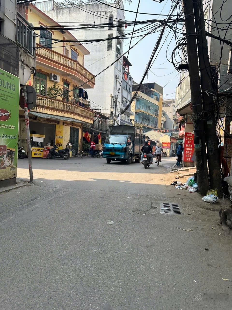 Vũ tông phan - vị trí vàng - mặt tiền khủng* *200m - mt 10.7m - 54 tỷ* *xe tải tránh,