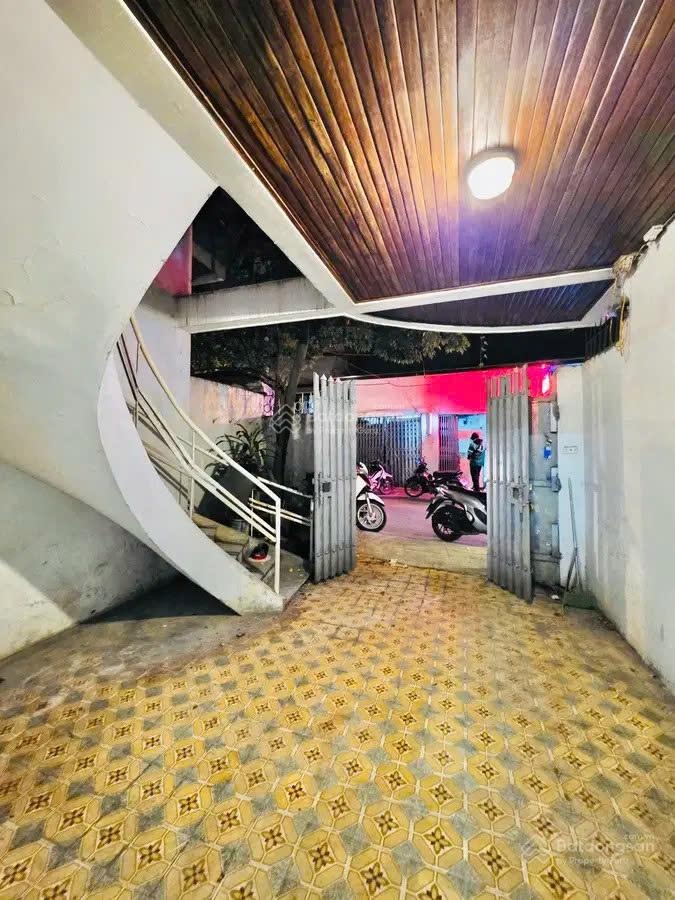 Bán Nhà Phố Hoàng Văn Thái 106m x 3 Tầng MT 4.7m Gần Ngã Ba Ô Tô Tránh 29.5 Tỷ