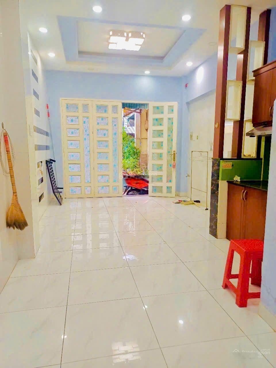 Nhà 1/ hẻm xe hơi đường Lạc Long Quân gần chợ và trường học