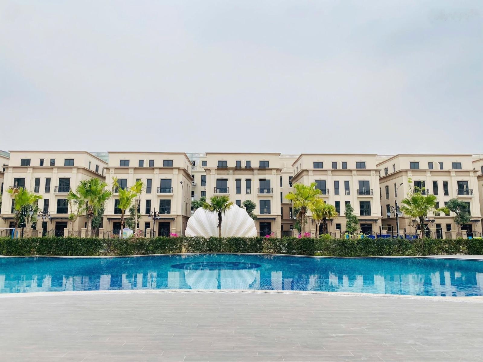 Chủ nhà cần bán trước tết căn LK 62.5m2 Nhật Nguyệt Vinhomes Cổ Loa giá chỉ 16 tỷ. LH: 0971471490