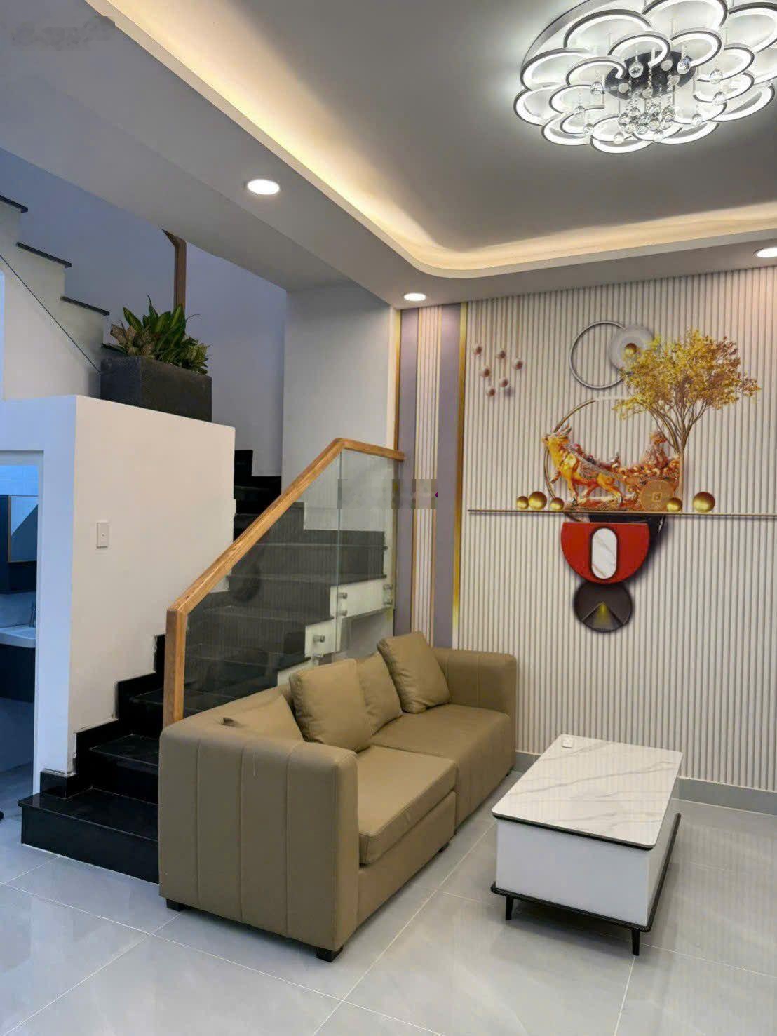 - Nhà Hóc Môn Thị Trấn - Nhà đẹp rất mới kiên cố - Thích hợp ở