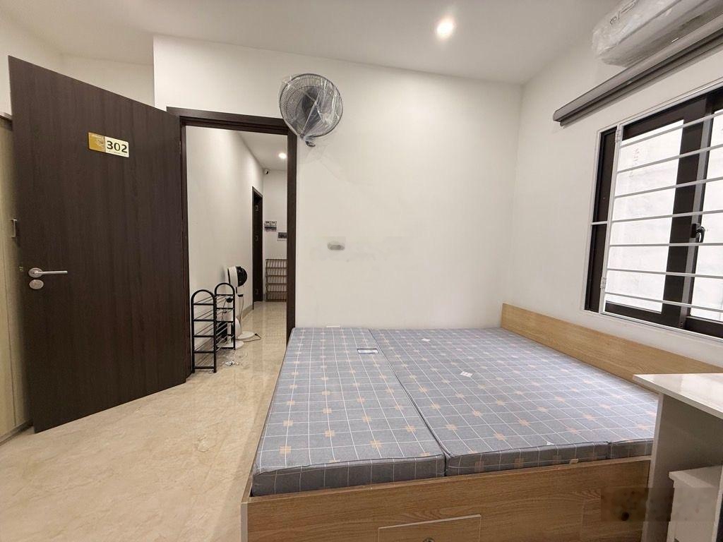 Bán nhà mới keng sát mặt phố trần khát chân. 6 tầng -thang máy - có sân để xe trước nhà rộng thoáng