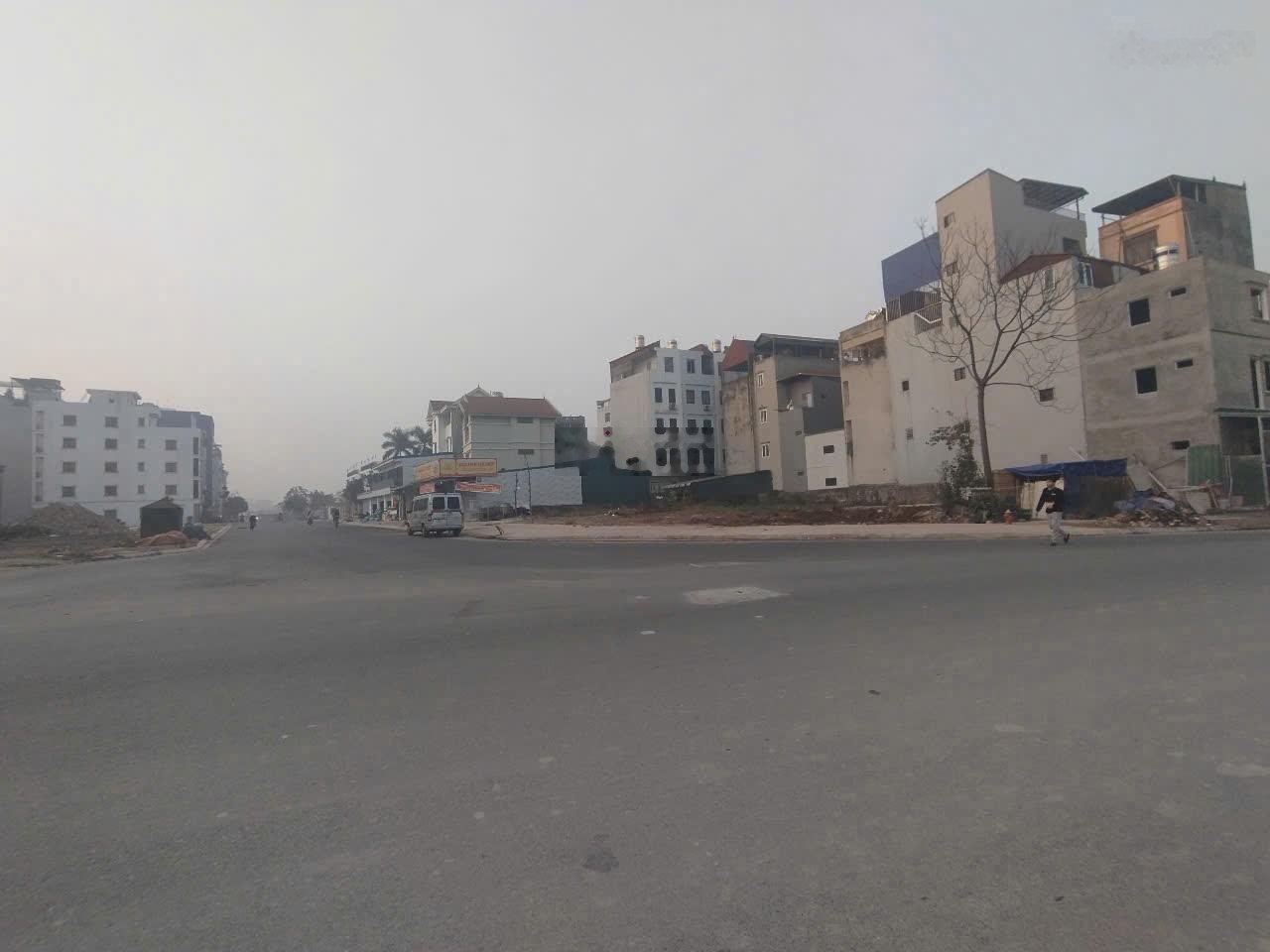 Ngay Chợ Ngọc thụy, 91m2 mt 4.3m, 18.4 tỷ, ôtô tránh