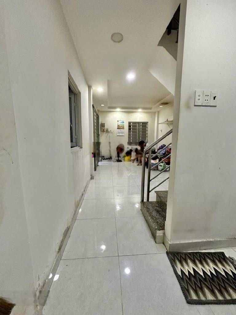 Lê hồng phong - quận 10 - 30m2 - sát mặt tiền - sổ vuông đẹp - hoàn công nhỉnh 5 tỷ.