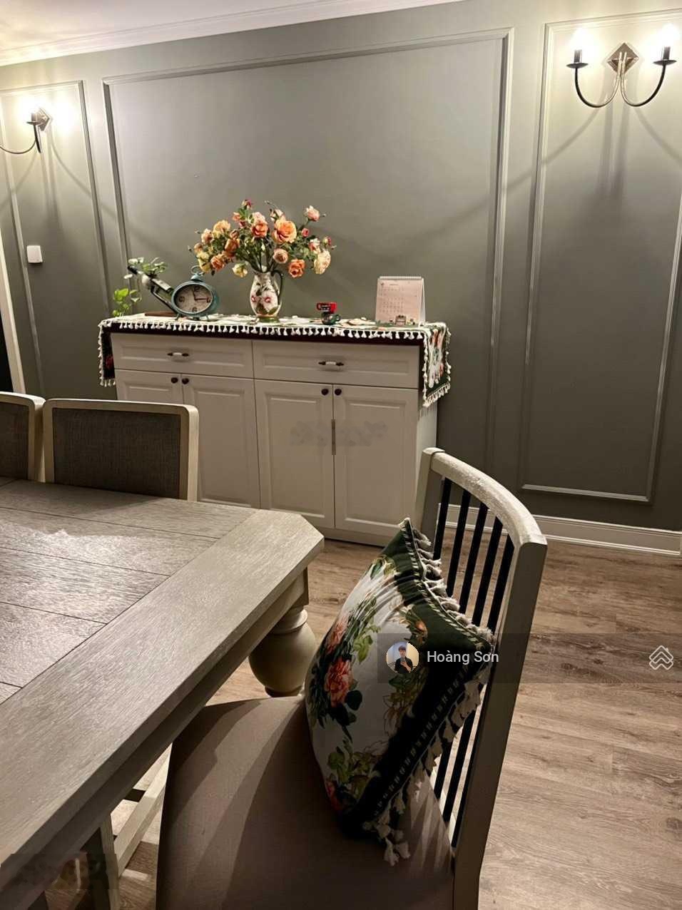 Siêu phẩm penhouse duplex Royal City 300 m2 4 phòng ngủ 3wc full nội thất sang trọng giá chỉ 48,8tr