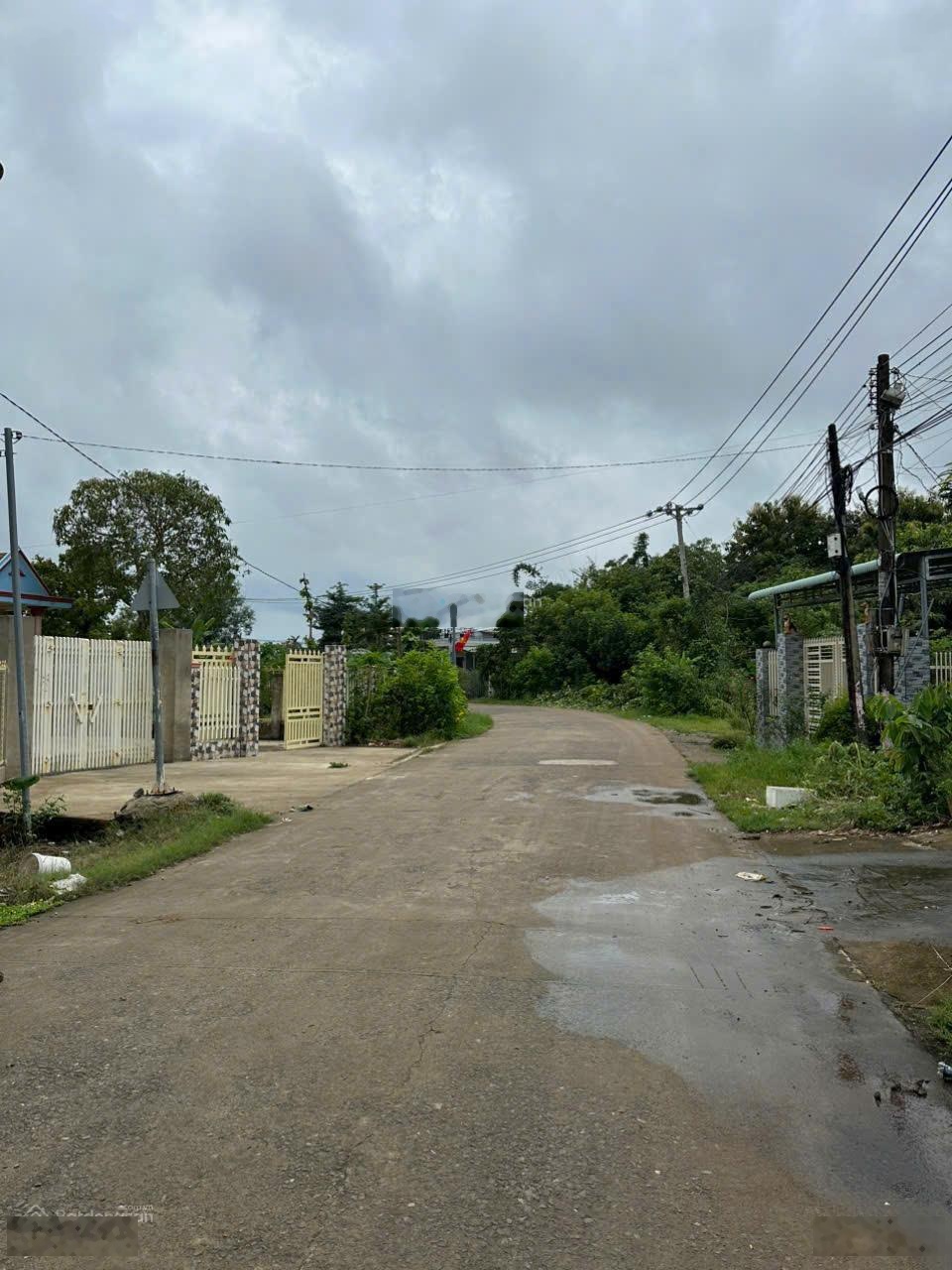 Chính chủ kẹt tiền cần bán - đất 20mx45m full thổ cư - đất đẹp, đường thông tiềm năng tăng giá