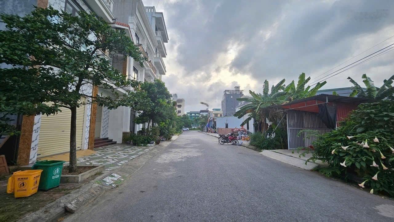 Cần bán gấp 120m2 ngang 8m cực đẹp tại khu D - Bắc Sông Cấm