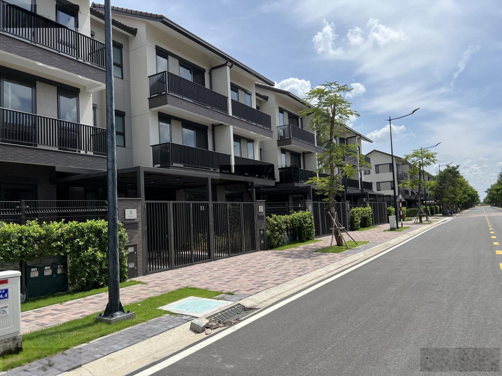 Chủ nhà cần bán nhanh nhà phố trong đại đô thị Waterpoint 355ha - Siêu phẩm hiếm có 3 mặt sông