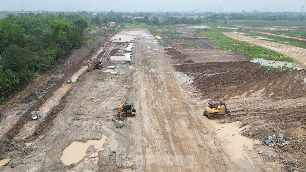 Bán siêu phẩm đất bìa làng trực diện Vin Tàm Xá, đường mở rộng 17m. DT: 100m2